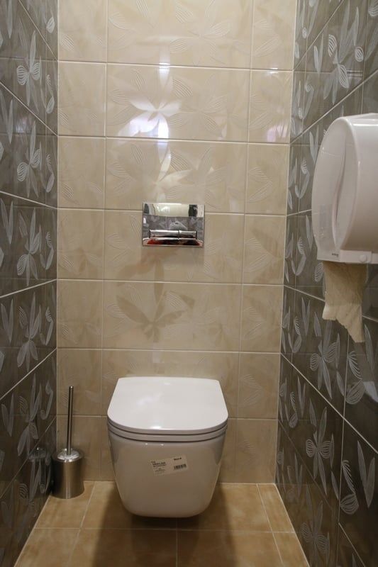 Toaleta z suszarką do rąk